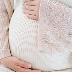 第一层盗版风🍗🧹险，在🇨🇾于可能未经授🌆权的大规模🔼翻唱🇬🇭🎃